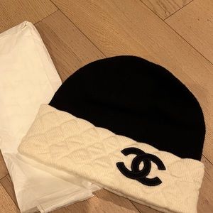 Brand new chanel beanie hat navy cashmere wool blend